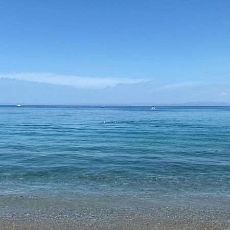 Tra Mare E Lago Torre di Faro Kültér fotó