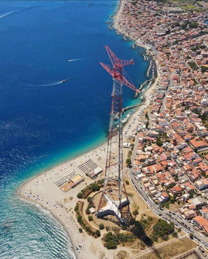 Tra Mare E Lago Torre di Faro Kültér fotó
